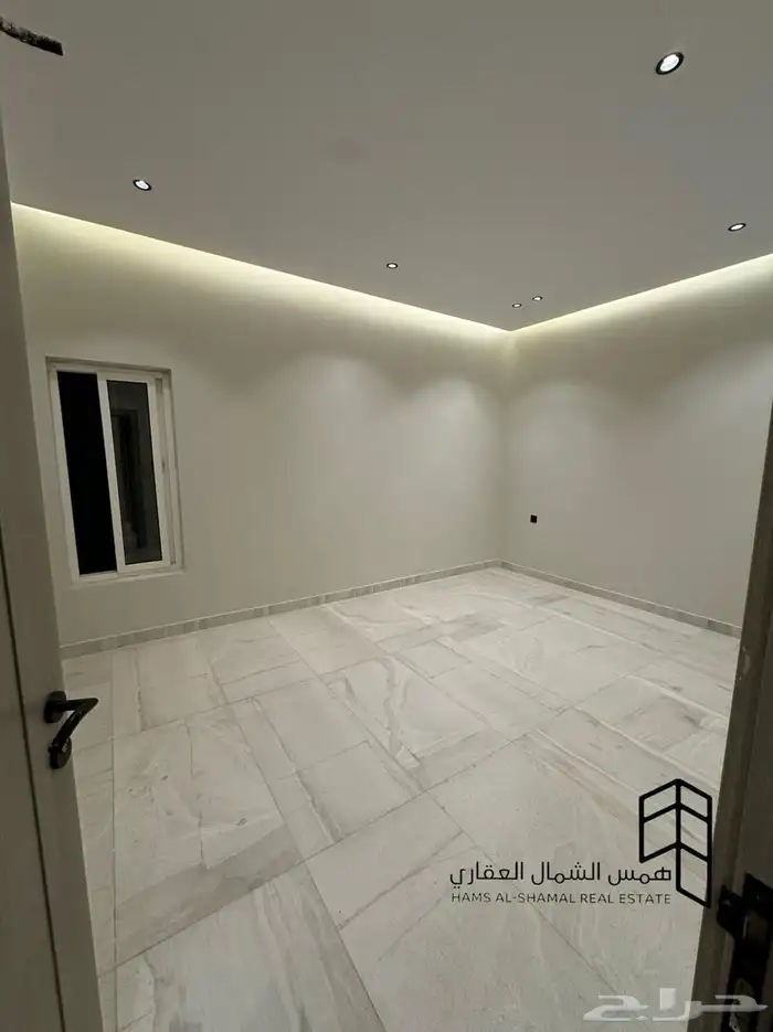 للبيع شقه ارضيه حي الاخضر 6 غرف 2