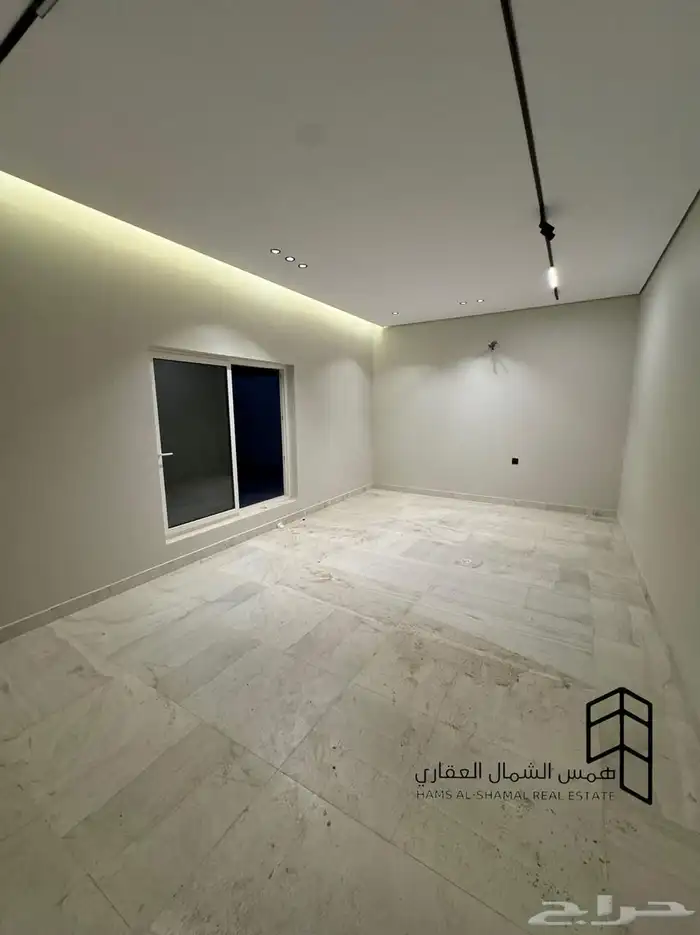 للبيع شقه ارضيه حي الاخضر 6 غرف 5