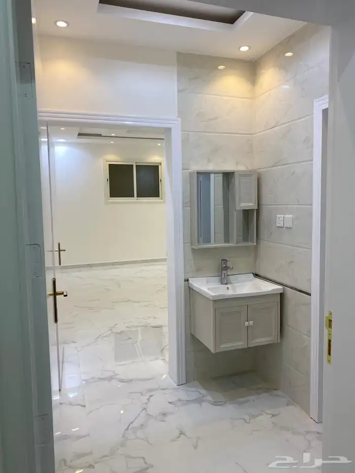 للايجار شقه بحي الضاحي 5