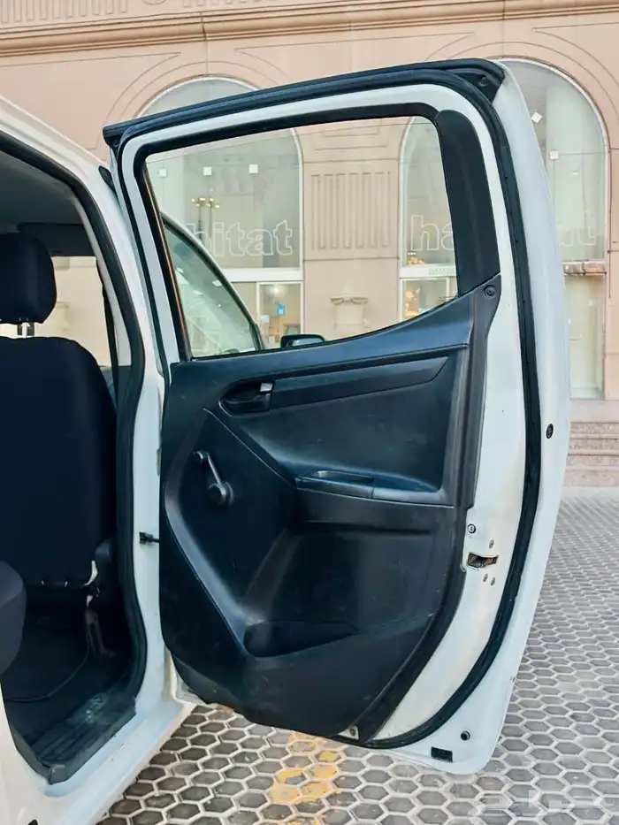 بكب ايسوزو و ميتسوبيشي غمارة وغمارتين ديزل 36