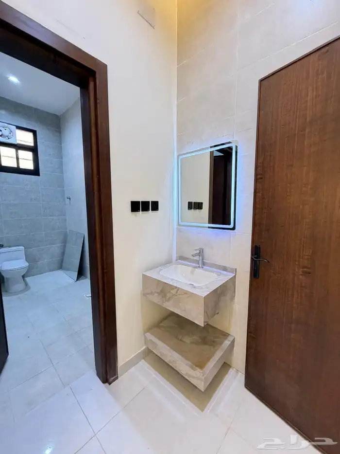 للبيع دور مستقل على مساحة ارض كامله شمال الخميس 22