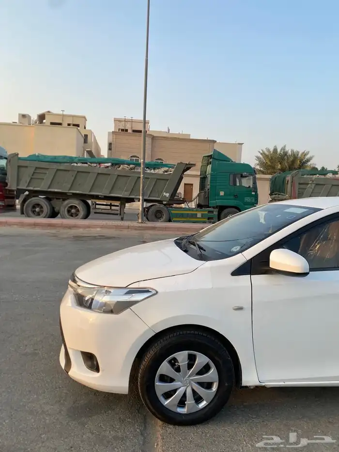 للبيع يارس 2015 نظيفه 4