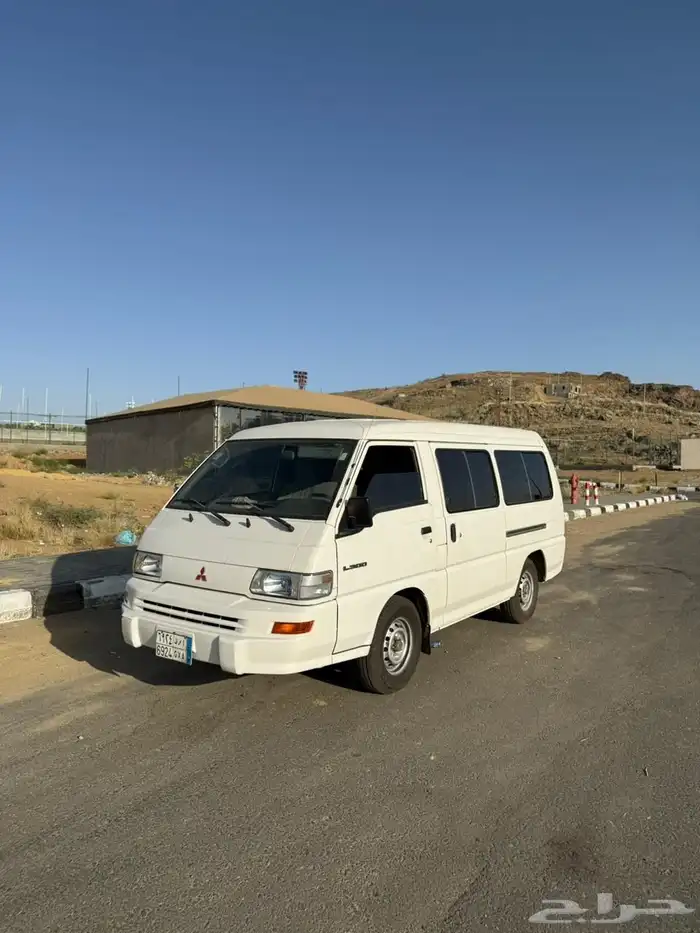 باص مستوبيشي للايجار 1