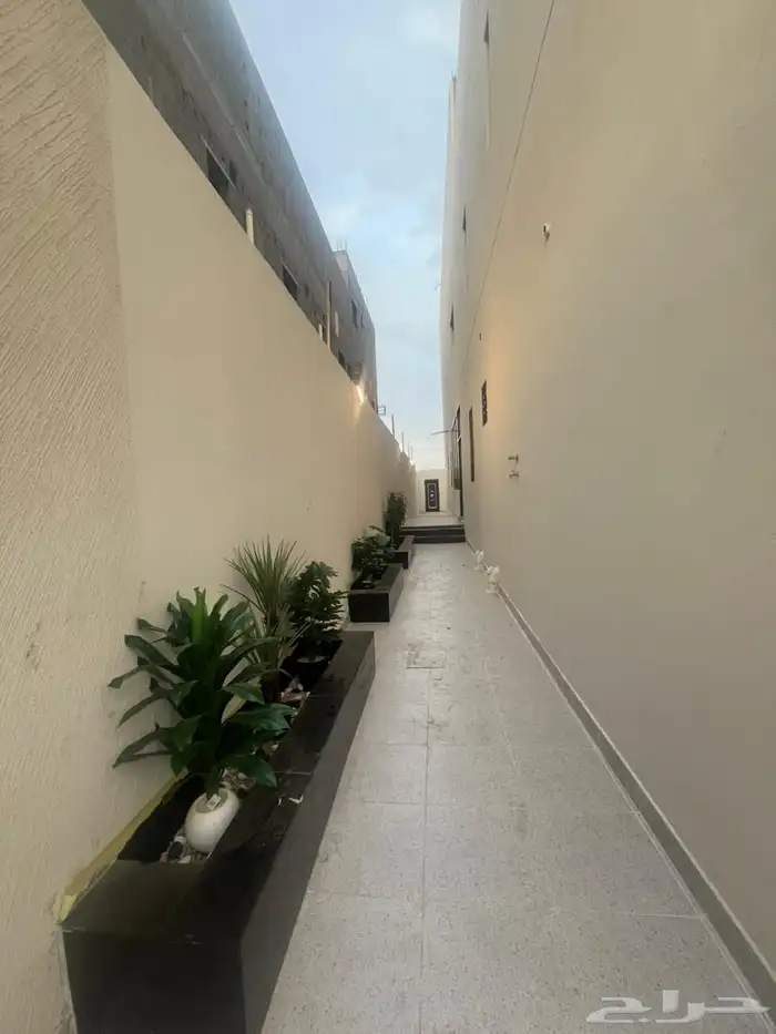 شقه تمليك حي الصفا ارضي حوش وسيع 1