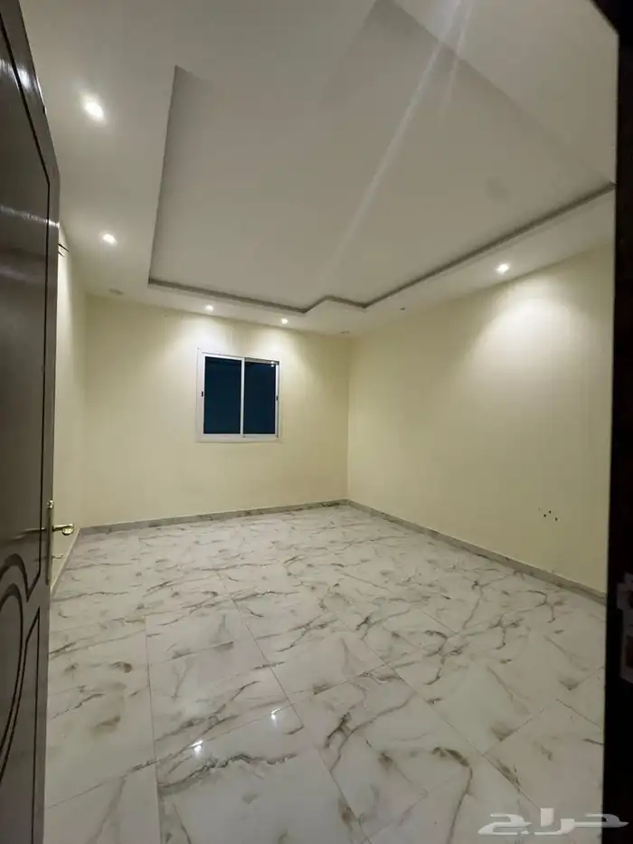 شقة سنوي للايجار 3 غرف في حي القادسية 4