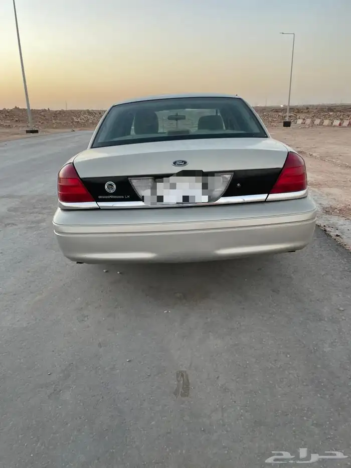 فورد فكتوريا 2011 1