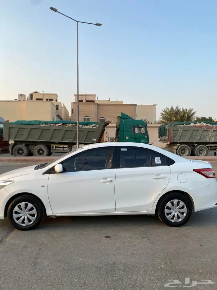 للبيع يارس 2015 نظيفه 5