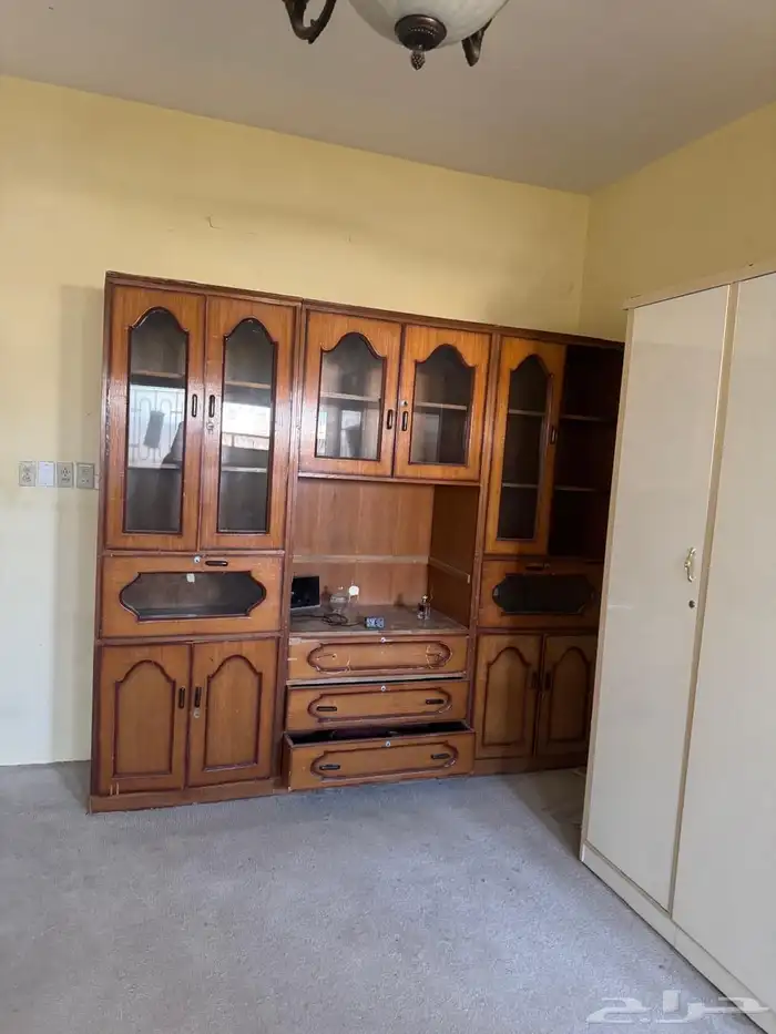 طاولة طعام للبيع مع دواليب ومطابخ مستعملة 3