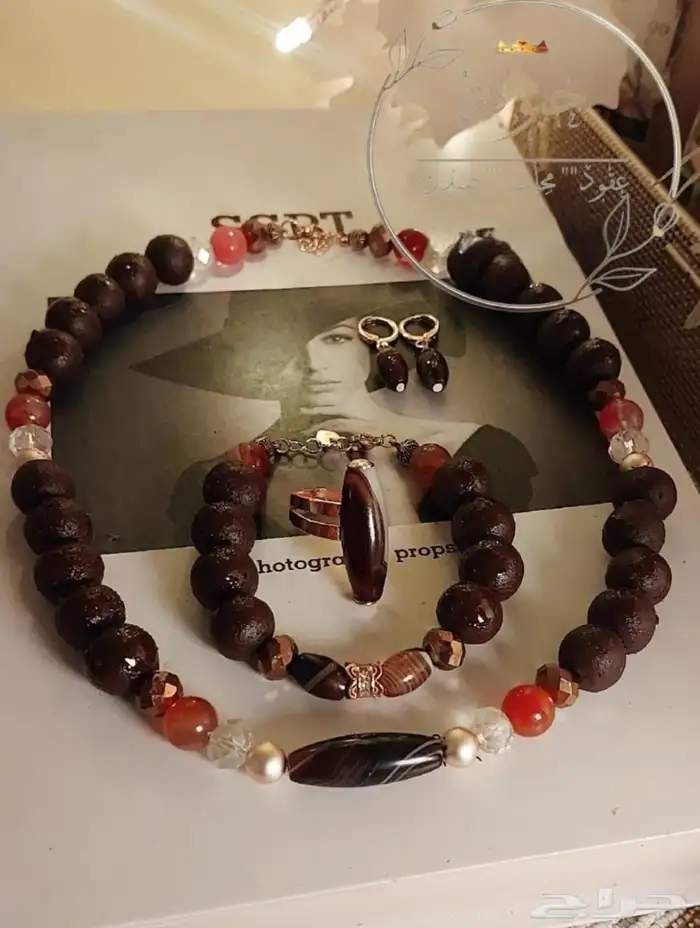 عقد بعدة تصاميم واحجار كريمه حسب طلبك 0