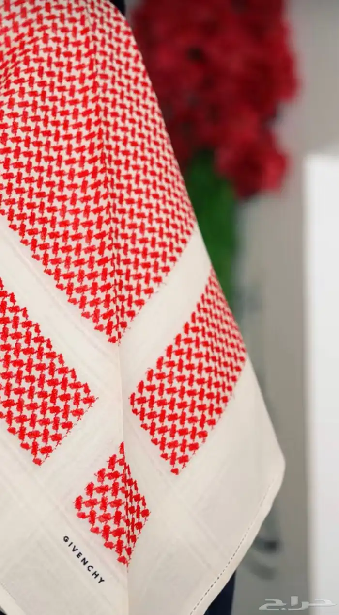 شماغ جيفنشي احمر بيج شتوي صناعه إنجليزيه 2