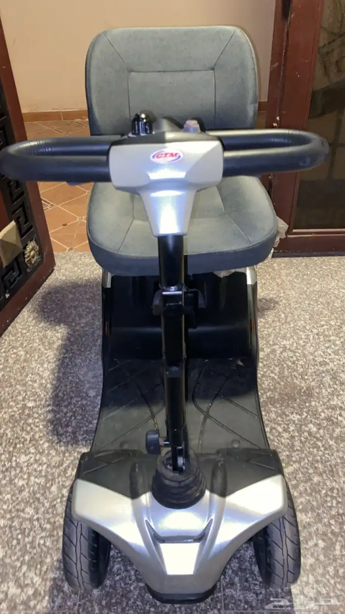 سكوتر مريح لمن هم ذوي الاحتياجات الخاصه 1