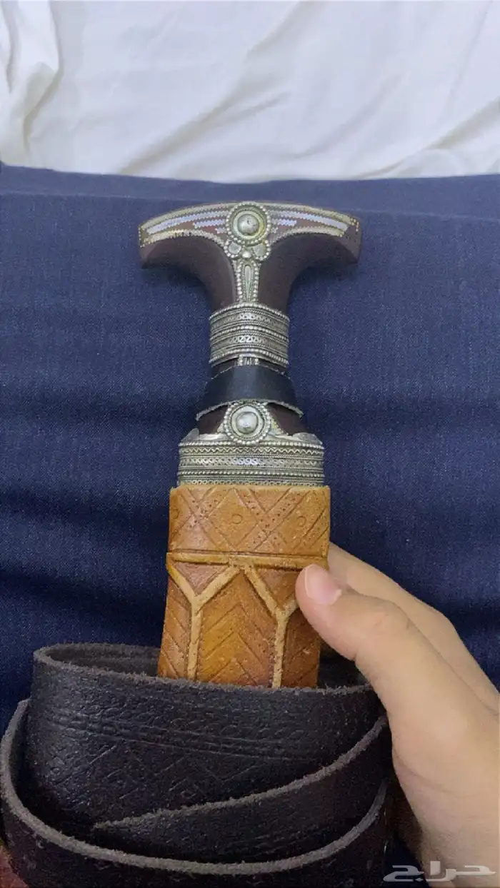 جنبية زراف ولا يتواصل إلا صامل 0