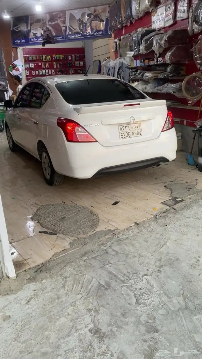 نيسان صني 20 موتر شرط عدا الرفرف الامامي يسار وجايته صدمه 3