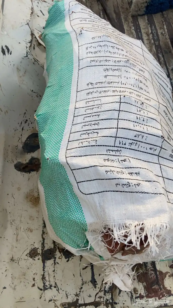 صندوق هيلكس ي شب زين و مشروط من الما الكيس. فيه 80كيلو 0