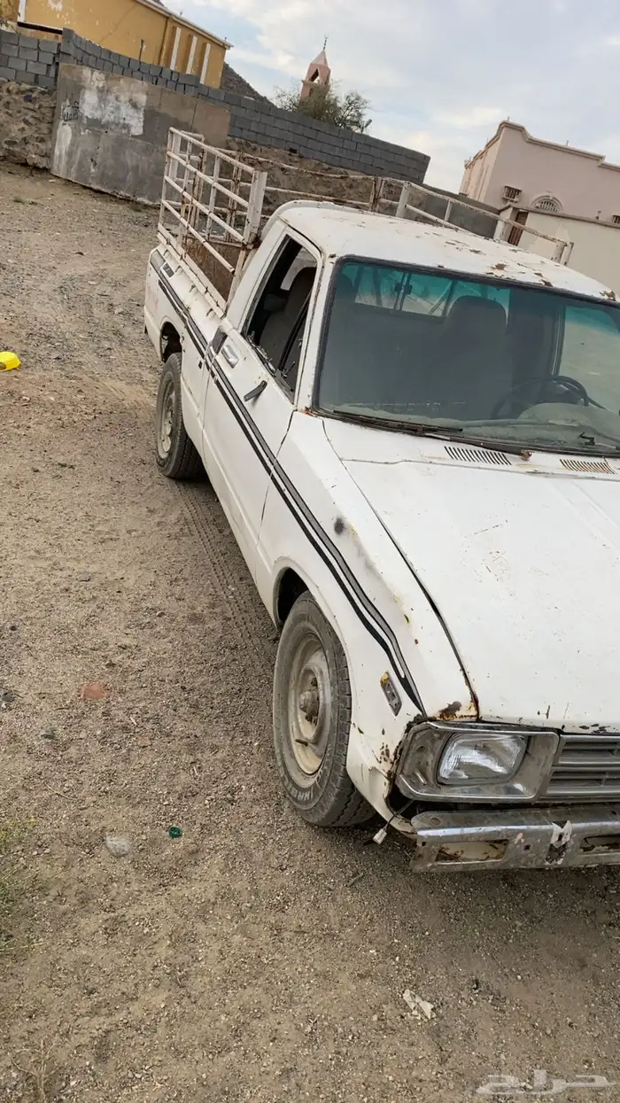 هايلكس 81 غماره للبيع مكينه وقير شرط 0