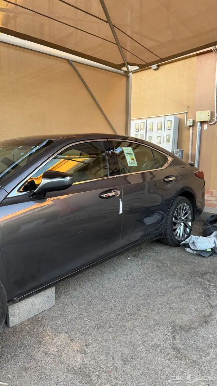 لكزس ES 2022 . 4