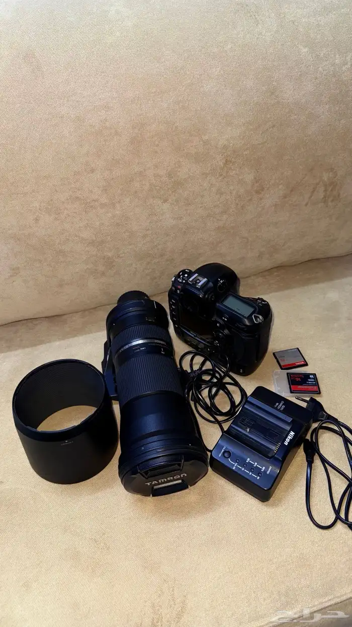 كاميرا نايكون D3s مع عدسة زوم 150-600.مع ملاحقاتها في الصور 1