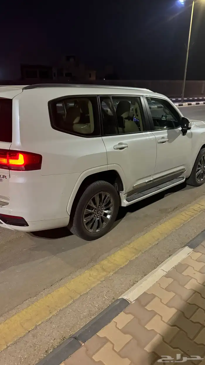 لاندكروزر 2023 3