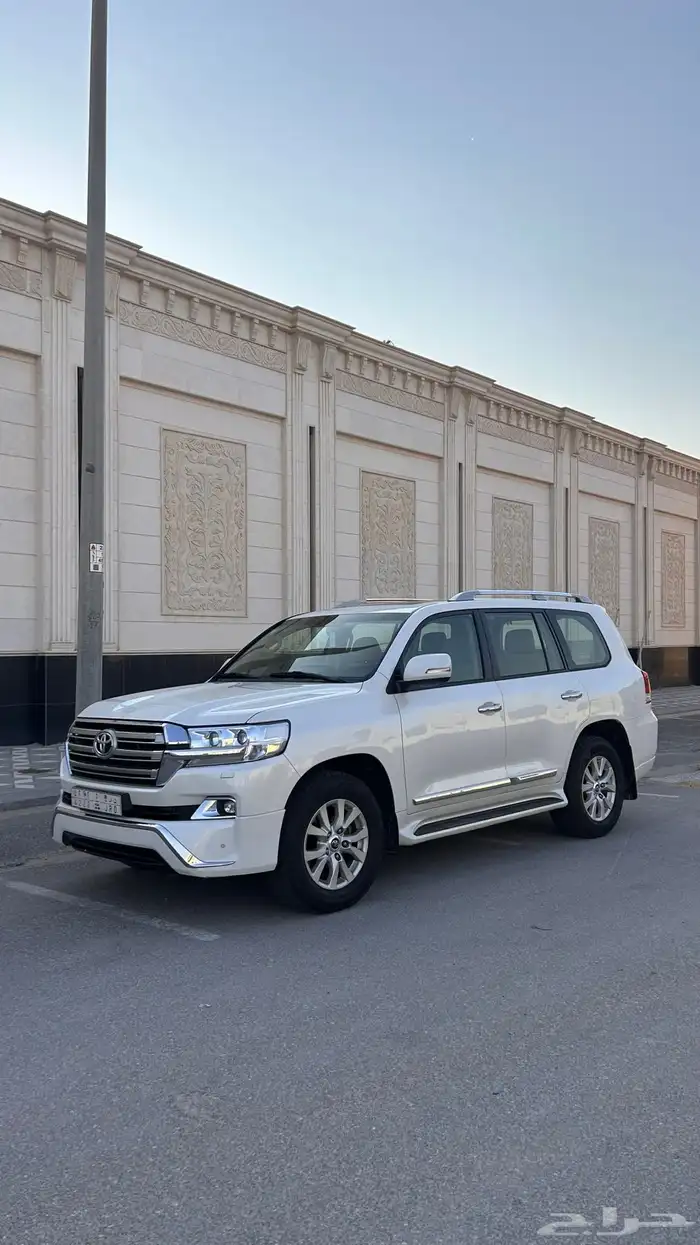 لاندكروزر GX.R 3 موديل 2018 شرط 13