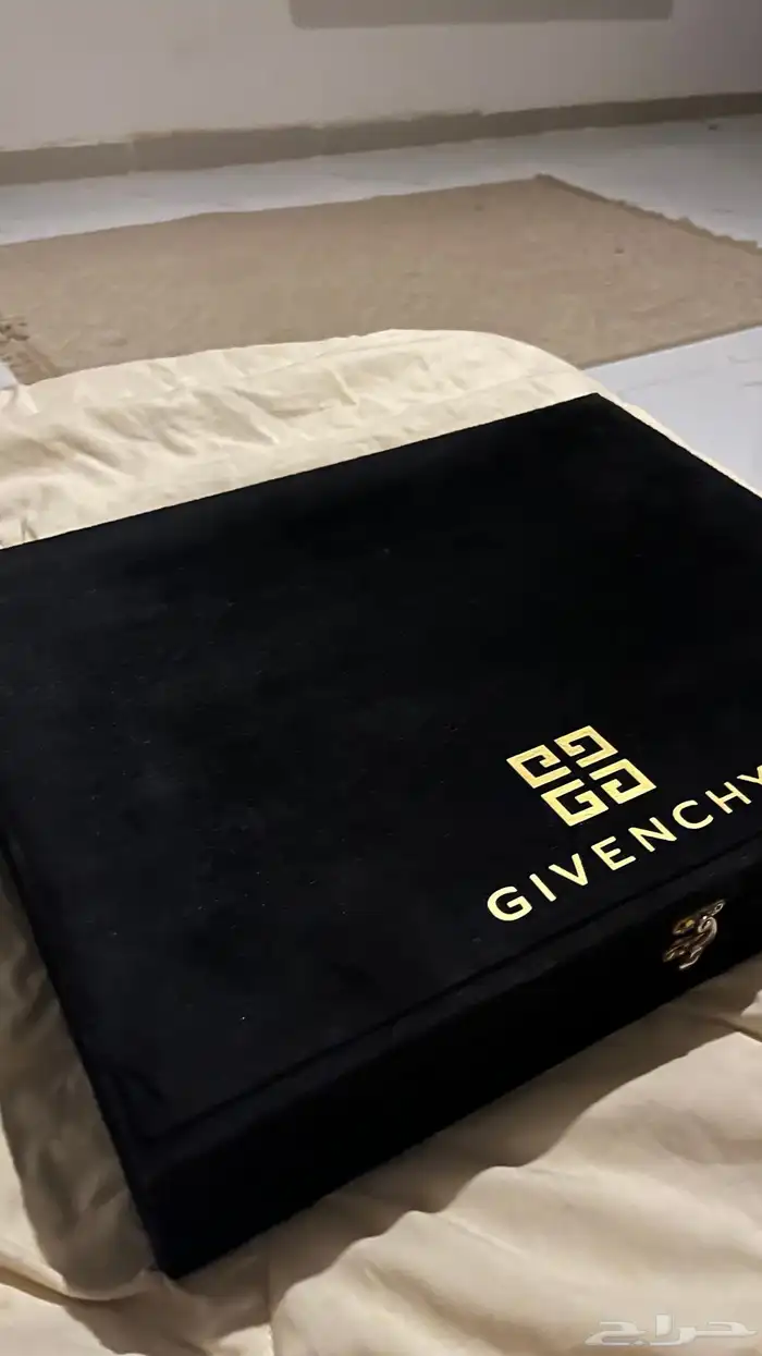 صندوق ماركة جفنشي 1