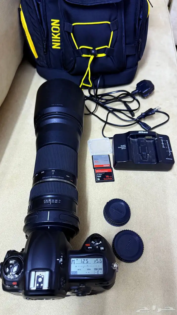كاميرا نايكون D3s مع عدسة زوم 150-600.مع ملاحقاتها في الصور 0
