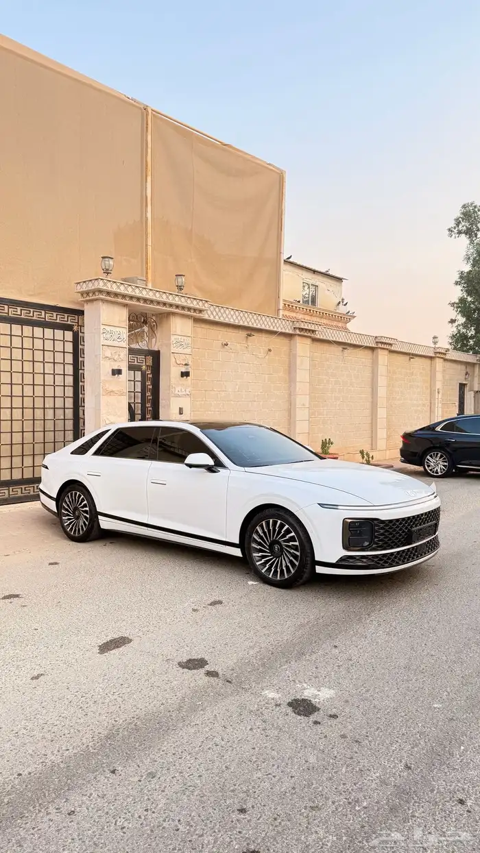 هيونداي ازيرا 2023 ( بنزين) فل كامل بانوراما كاليجرافي 2