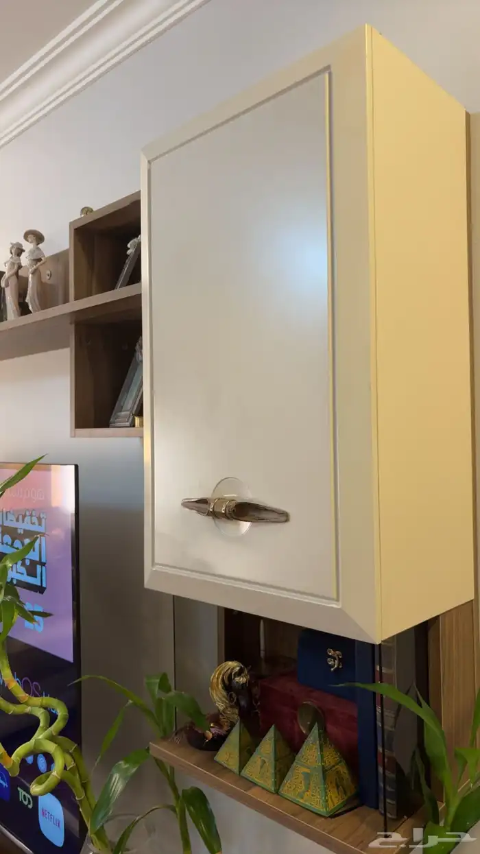 طاولة تلفزيون مع رف علوي للبيع 1