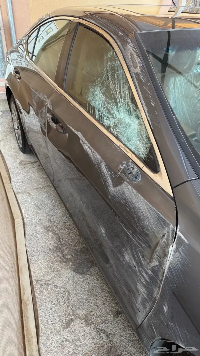 لكزس ES 2022 . 2