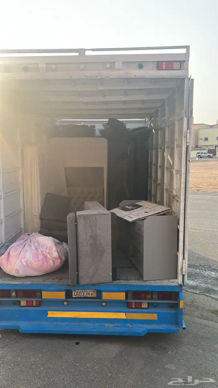 مكتب ورفرف ودواليب وسرير 17