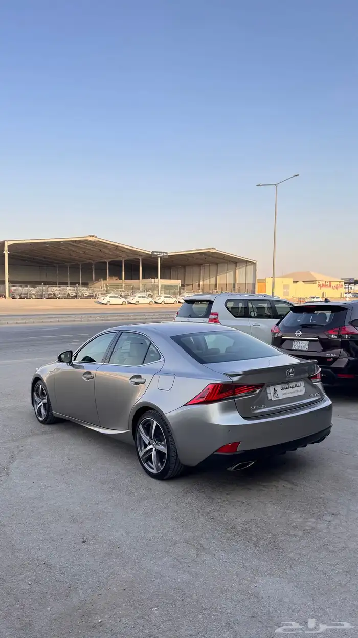للبيع لكزس 2017 IS350 - فل كامل - بحالة الوكاله 4