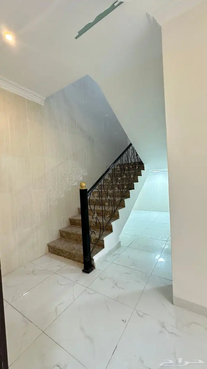 للبيع شقه دبلكس حي احد مساحه 250متر 1