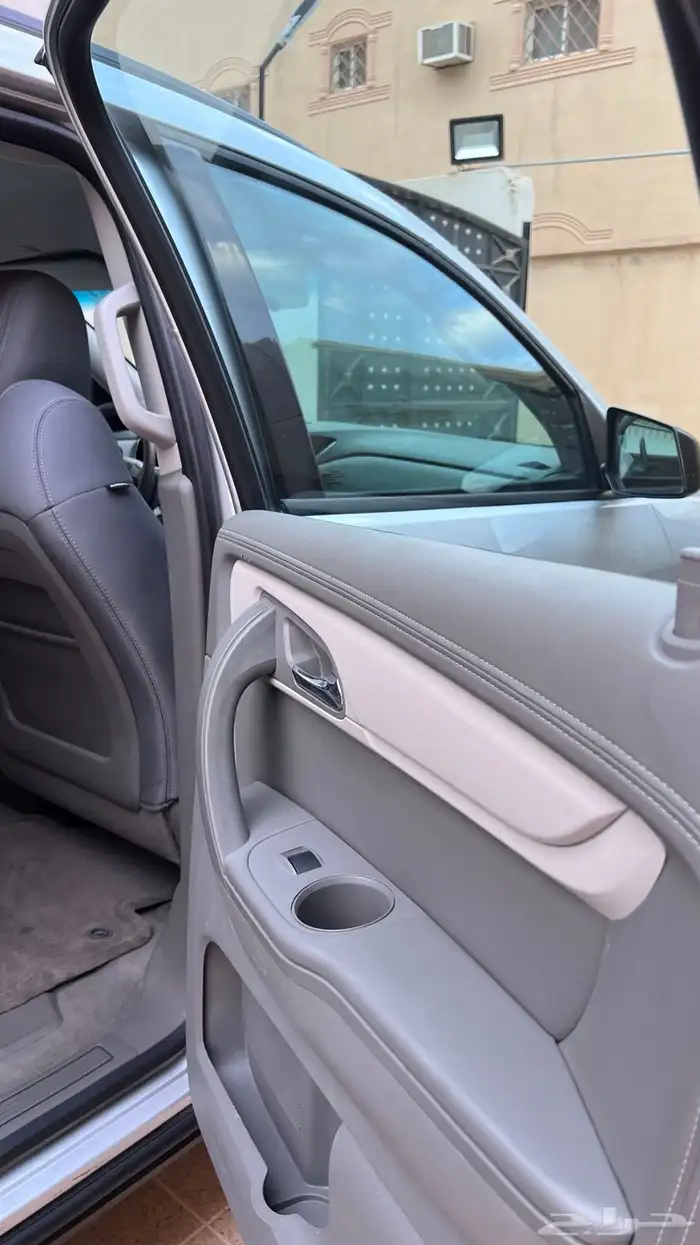 شفرولية ترافيس 2017V6 عداد قليل سعودي صيانات منتظمه بالوكال 57