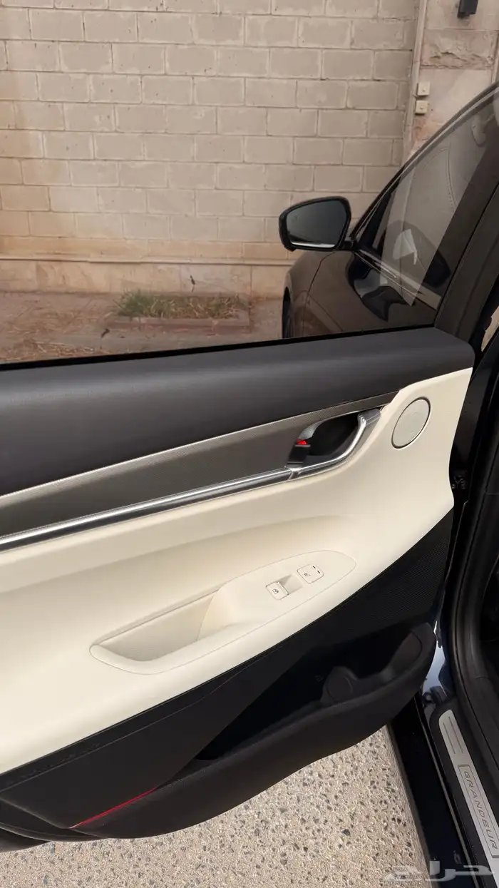 هيونداي ازيرا 2022 ( بنزين) v6 فل كامل 14