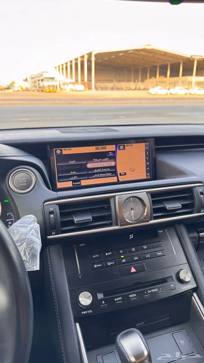 للبيع لكزس 2017 IS350 - فل كامل - بحالة الوكاله 12