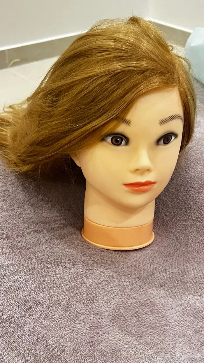 مانيكان رأس شعر طبيعي للبيع 150 ريال مع الستاند 2