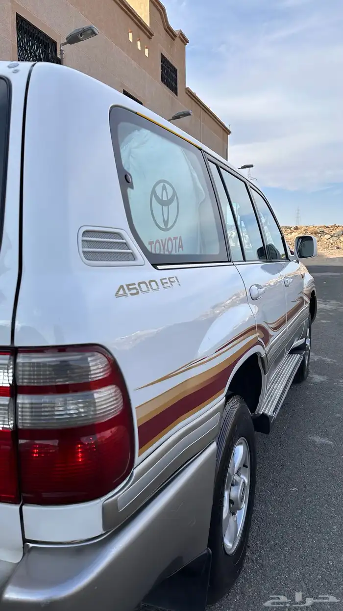 جيب لاندكروزر 6