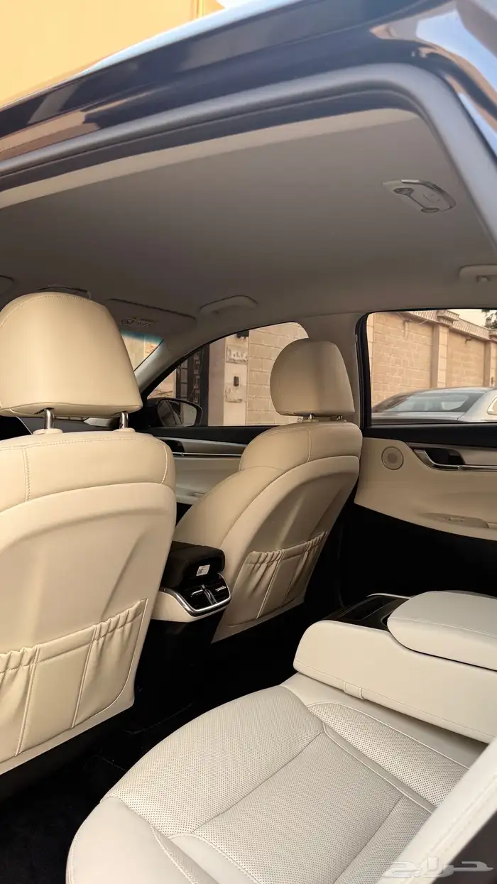 هيونداي ازيرا 2022 ( بنزين) v6 فل كامل 15