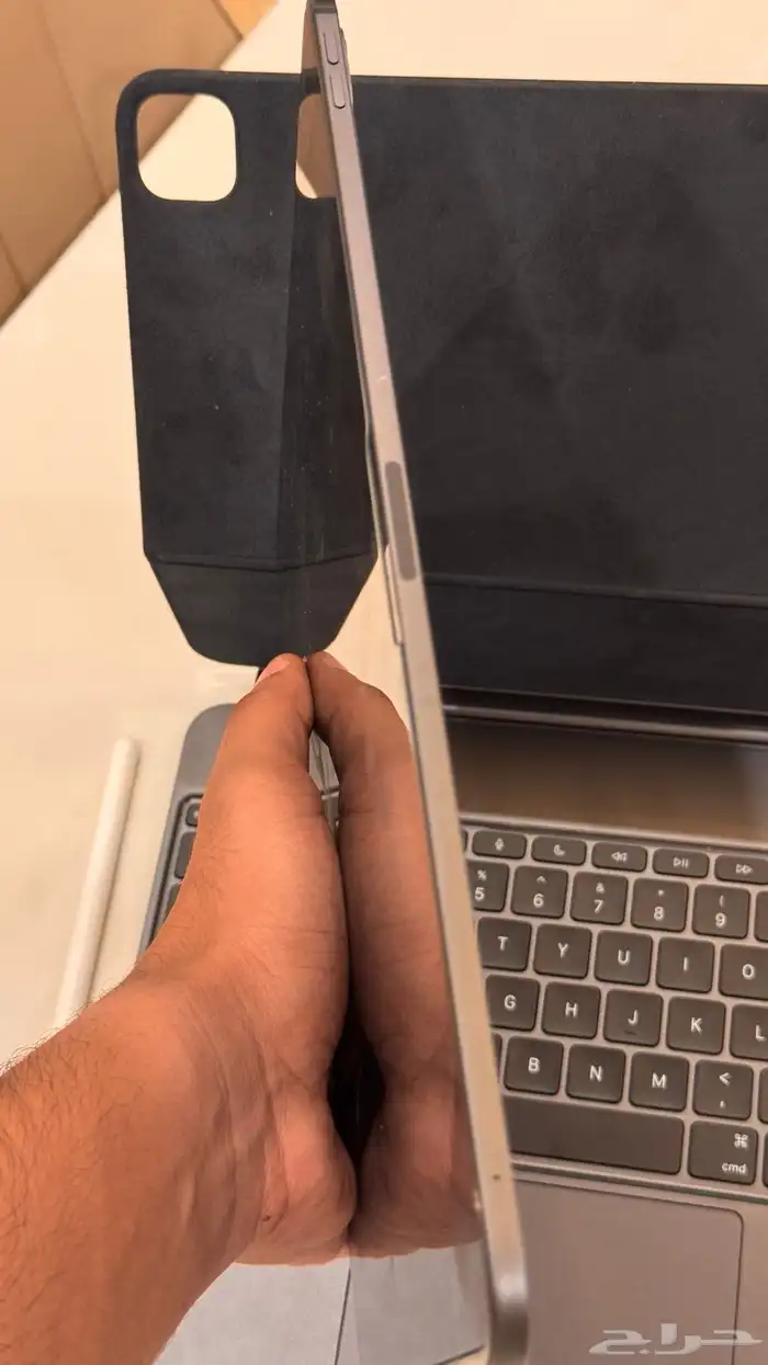 ايباد برو 13 m4 512 مع هدايا كيبورد وقلم 2