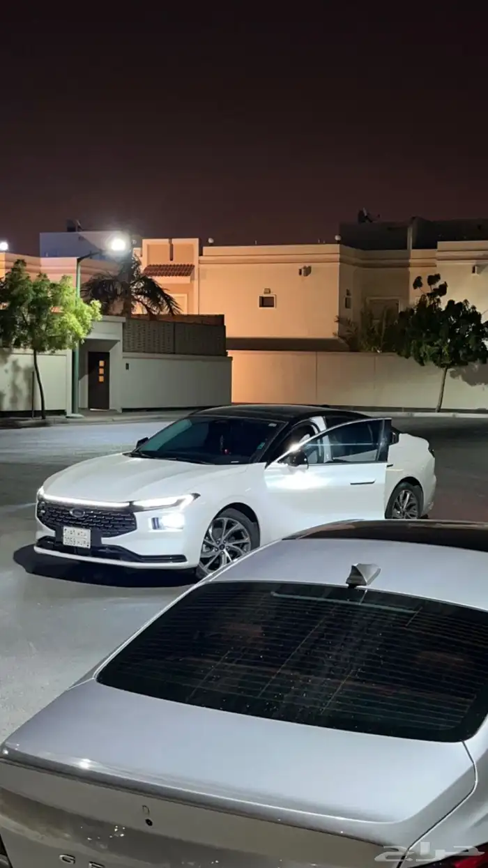 فورد تورس 2023 تيتانيوم فل كامل مستعجل 1