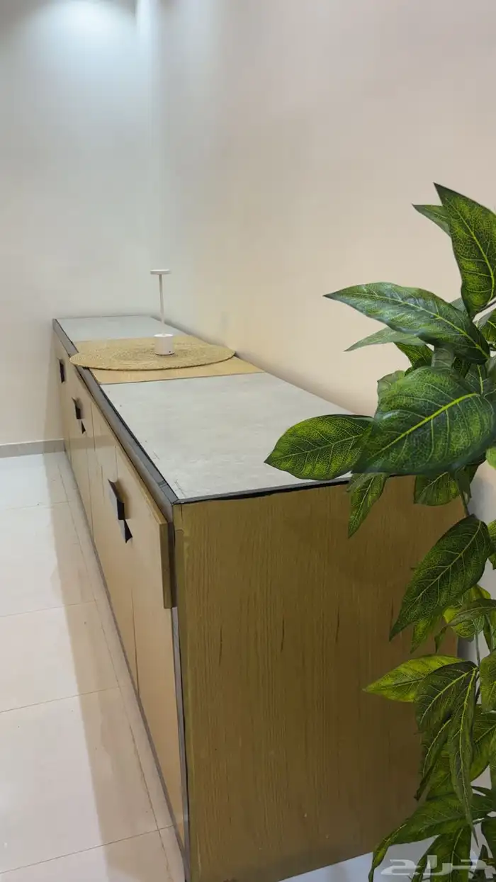 للبيع دولاب بوفيه 2