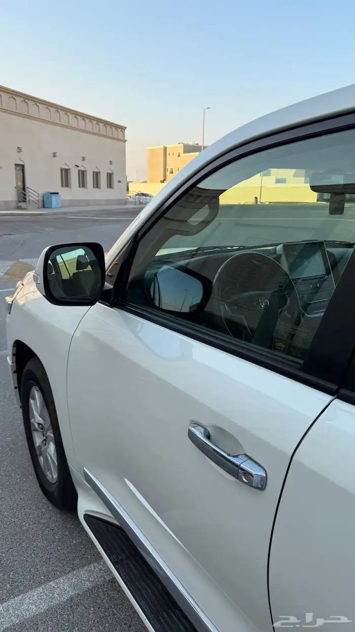 لاندكروزر GX.R 3 موديل 2018 شرط 34