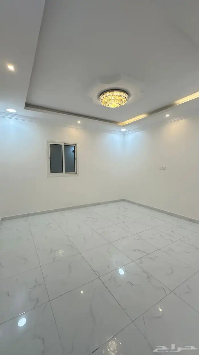 للبيع شقه دبلكس حي احد مساحه 250متر 3