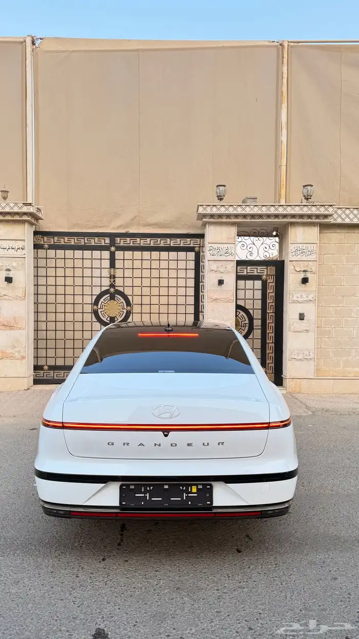 هيونداي ازيرا 2023 ( بنزين) فل كامل بانوراما كاليجرافي 7