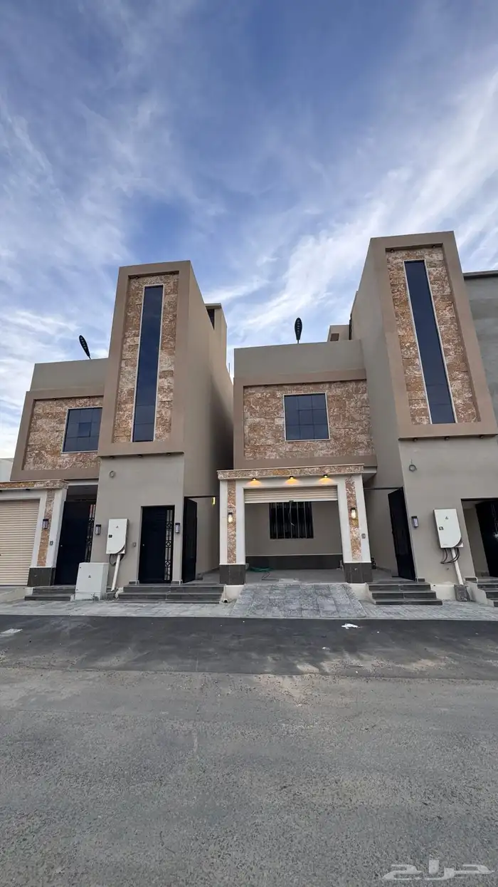 للبيع روف علوى مداخل مستقله مقابل نادي ضمك موقع متميز 0