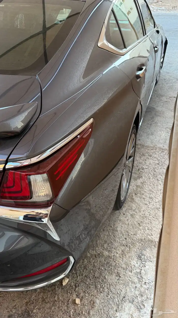 لكزس ES 2022 . 5