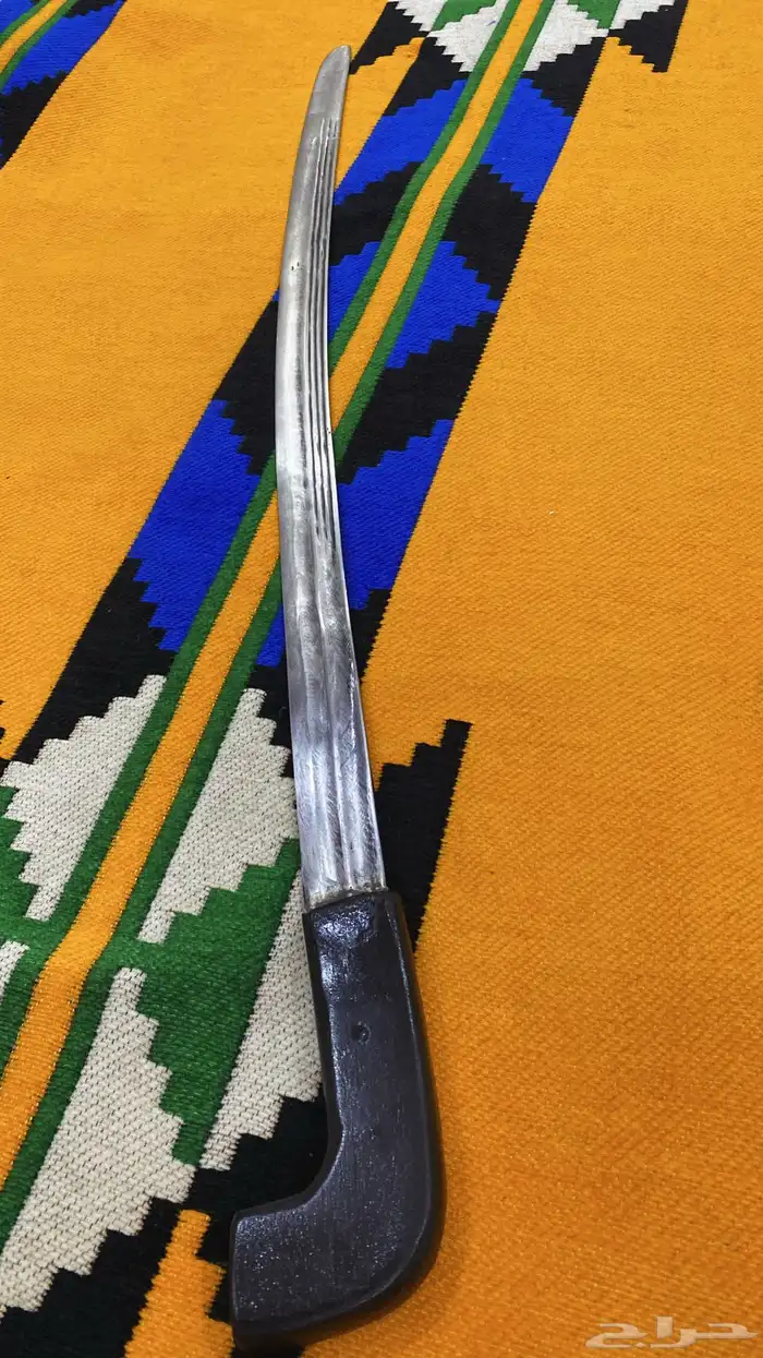 سيف حديد قديم يقص المسمار 0