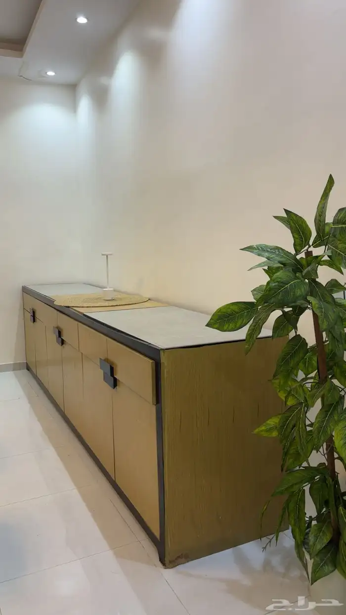 للبيع دولاب بوفيه 3