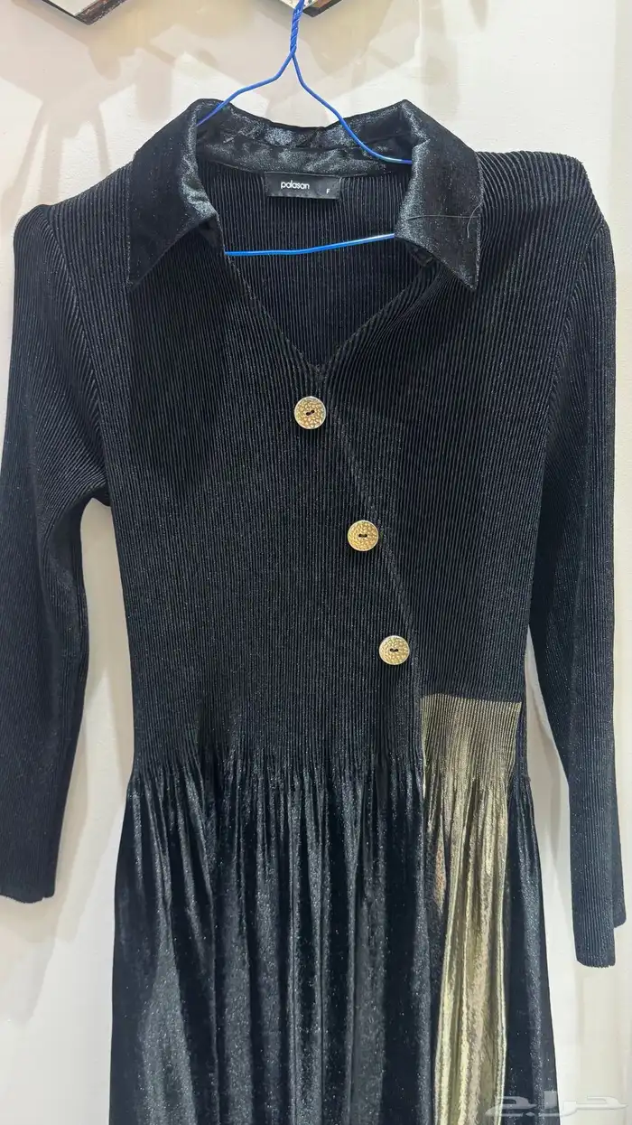 فستان للبيع جديد الاستخدام لبسه وحده 1