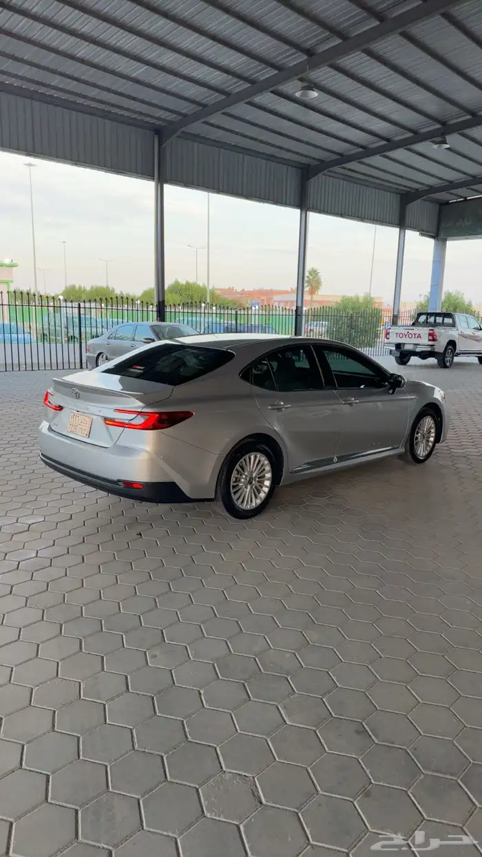 كامري 2025 سعودي LE (بنزين) ب 98.500 4