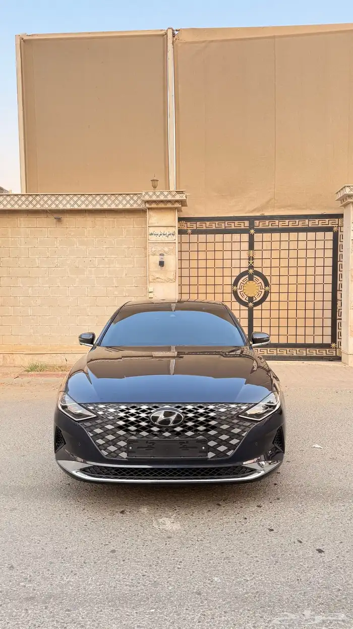 هيونداي ازيرا 2022 ( بنزين) v6 فل كامل 0